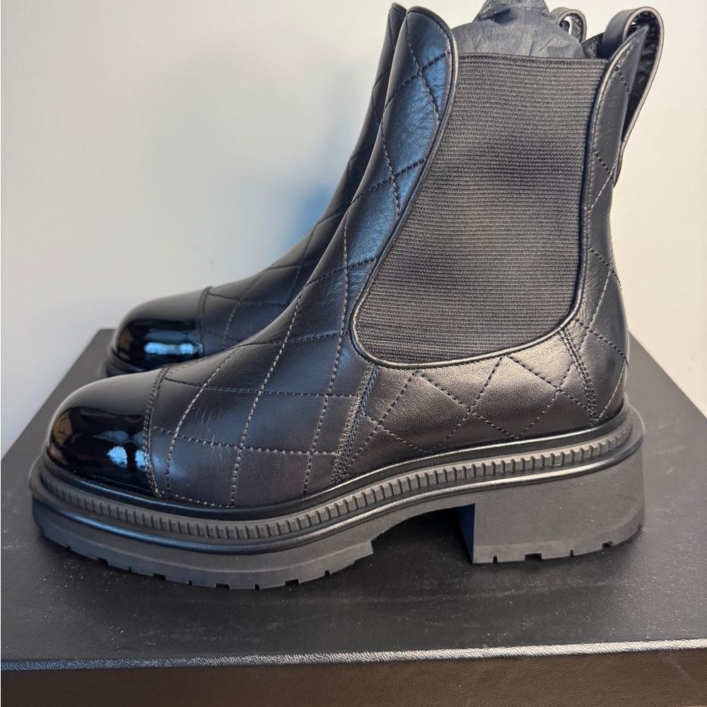 Authentic CHANEL Black Chelsea Ankle Boots with Calfskin Leather - Picture 5 of 10
